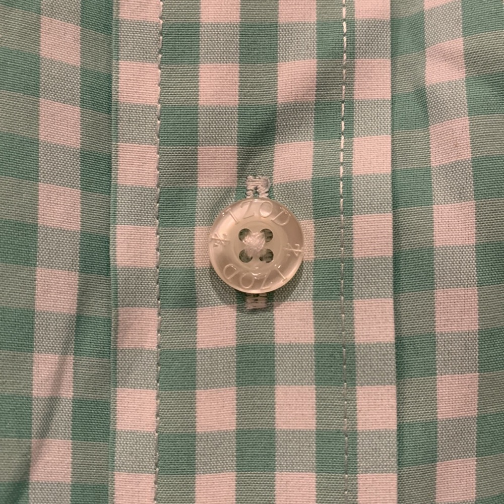 Men’s IZOD Button Down Short Leeve - Picture 4 of 4